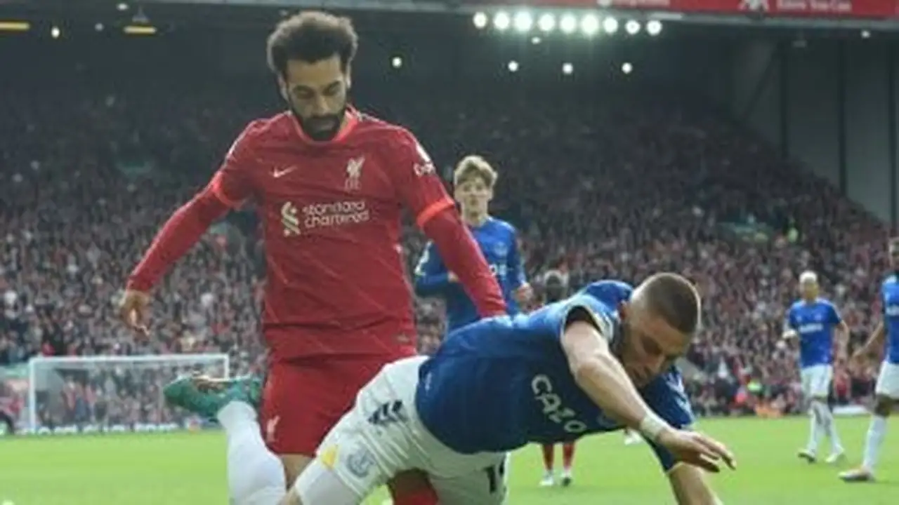 جائزة دولية تزين تاريخ مواجهات محمد صلاح ضد إيفرتون.. فيديو